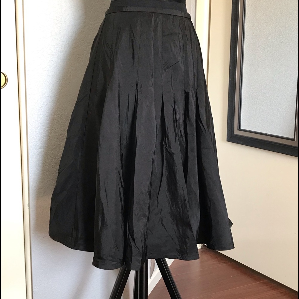 J.R. Nites black pleated skirt, great condition